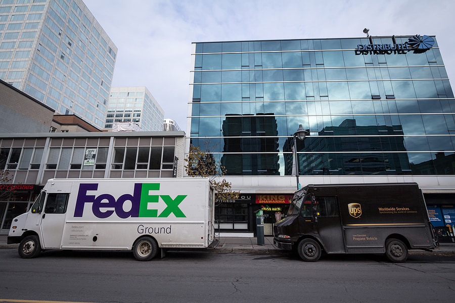 How E-Commerce Managers Can Choose the Best Shipping Carrier