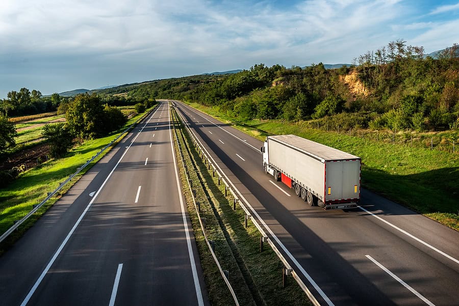 Autonomous Truck Considerations for Shipping Managers Handling Long-Haul Logistics